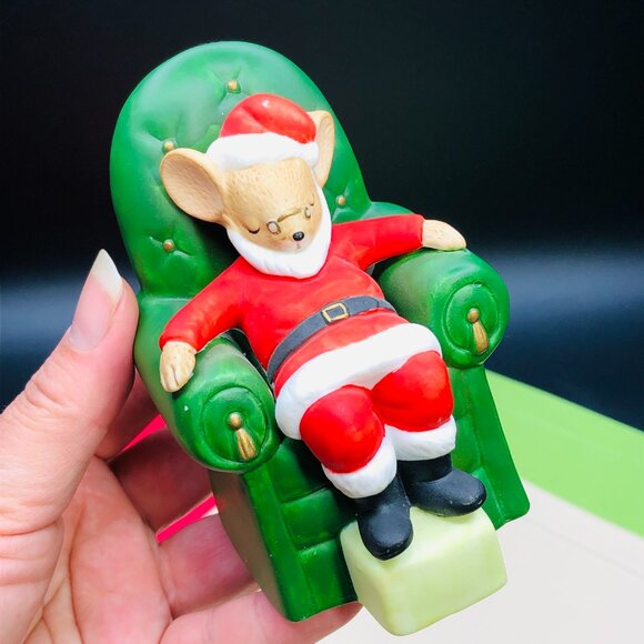 Vintage 1983 ENESCO Sleeping Santa Mouse in Green Chair Figurine: Christmas - Picture 8 of 11